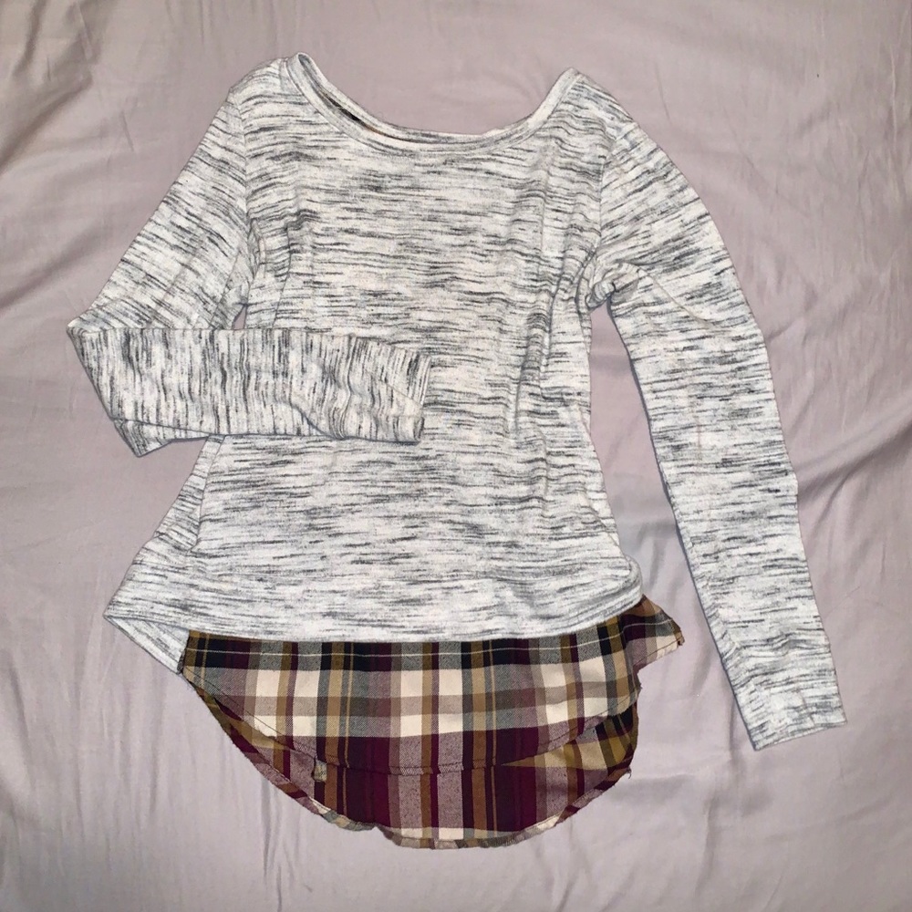 Comfy grey sweater with flannel flare.